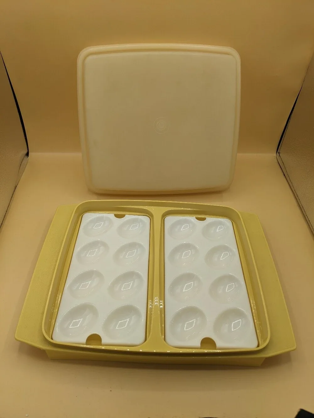 Tupperware vintage deviled